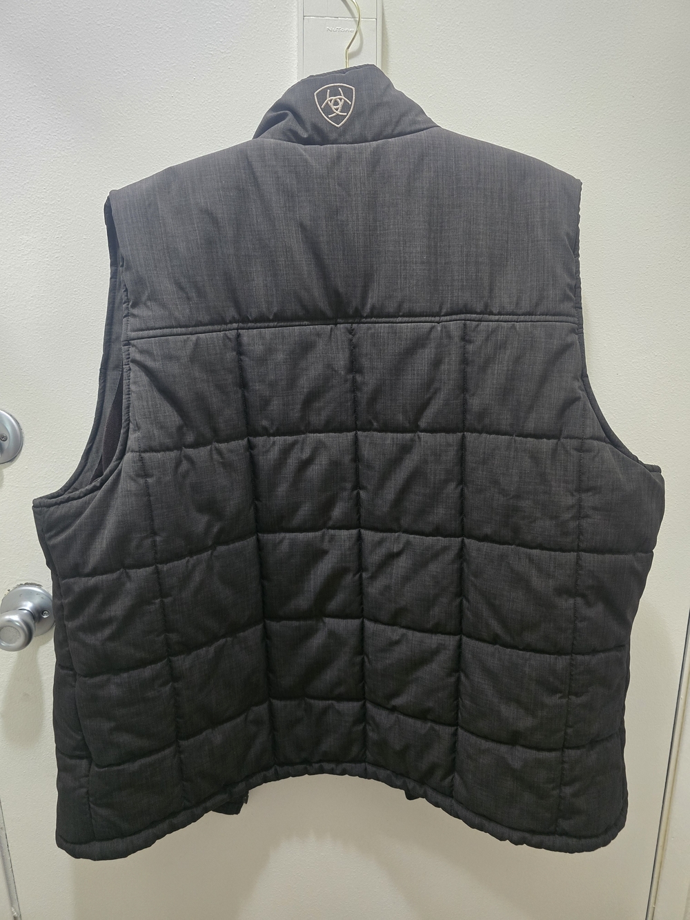 Ariat Men’s Crius Insulated Puffer Vest Heavyweight - Picture 9 of 13